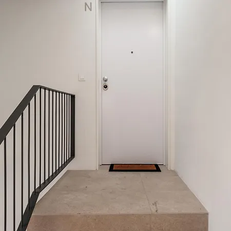 Stylish 2-bedroom In Lisbona