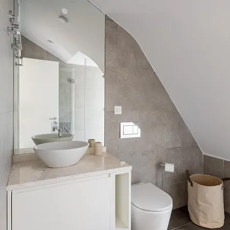 Stylish 2-bedroom In Lissabon