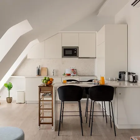 Apartman Stylish 2-bedroom In *
